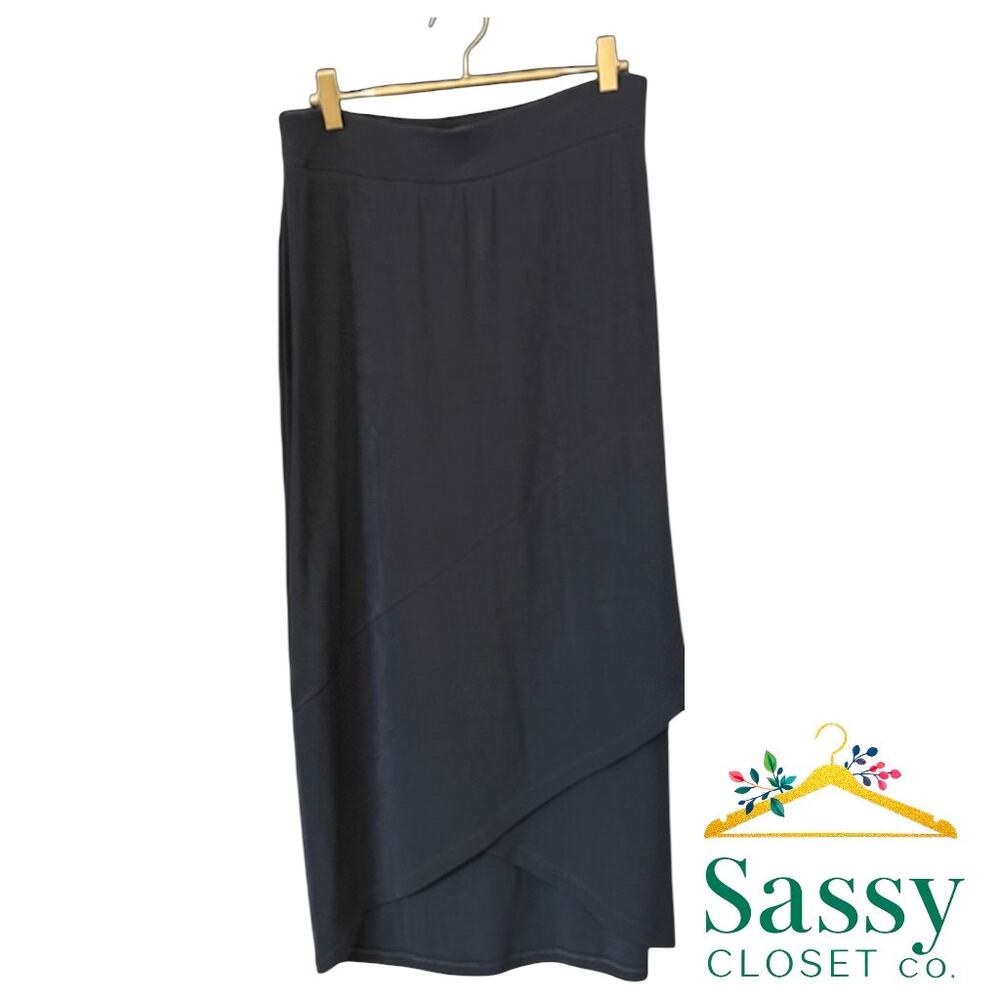 ✨ CHICO'S Travelers Black Tulip Hem Midi Skirt 1 Pull On Slinky Knit EUC ✈️